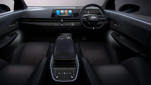 Тир і інтер'єр нового Nissan Ariya, правий-диск версія. Зверніть увагу на чистий потік приладової панелі ліній.