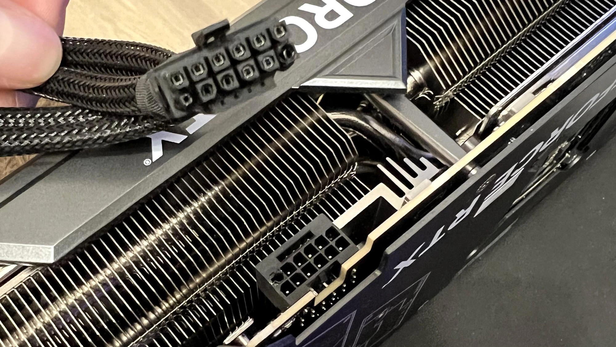 RTX 4090 Кабельные затворы продолжаются, адаптер NVIDIA, возможно, виноват
