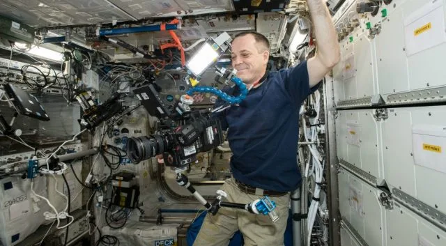 NASA публикует потрясающее видео 8K с международной космической станции