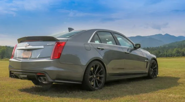 GM Halts Pricey 'Book by Cadillac' План подписки на покупку автомобилей