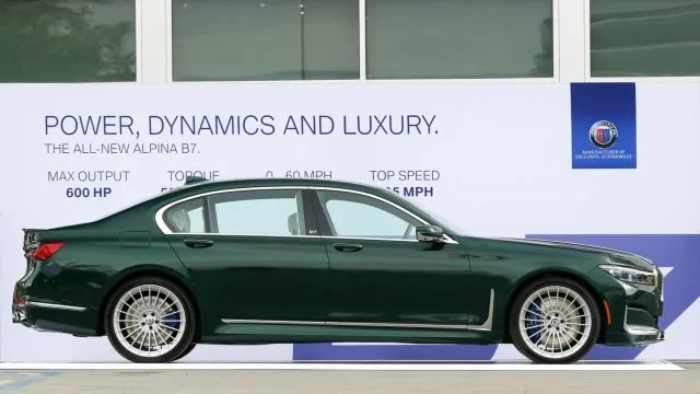 Исполнительный тюнер Alpina служит предпочтительным экспертом BMW по качеству и роскоши. Последний, только что представленный, это Alpina B7: 600 л.с., 590 фунт-фут крутящего момента, 0-60 миль / ч за 3,5 секунды, максимальная скорость 205 миль / ч и сделанный на заказ интерьер. При цене 143 000 долларов это на 39 тысяч долларов больше, чем у 750D 750i xDrive, но на 16 тысяч долларов меньше, чем у V12 M760i, и быстрее.