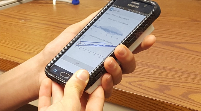 New Sensor Measures Blood Pressure While You Hold Your Phone