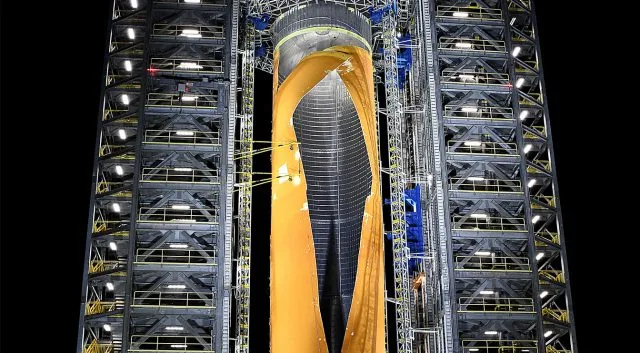 NASA випробовує паливний бачок системи космічного запуску, розриваючи його