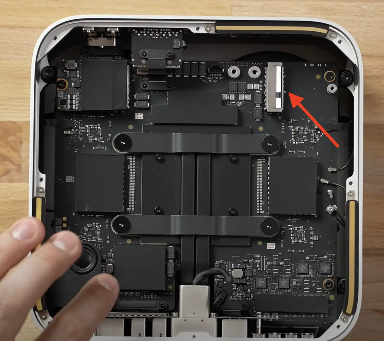 Apple не дозволить оновити Mac Studio SSD