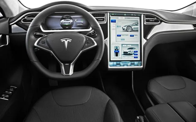 Tesla End Free Premium LTE пропонує наступний місяць