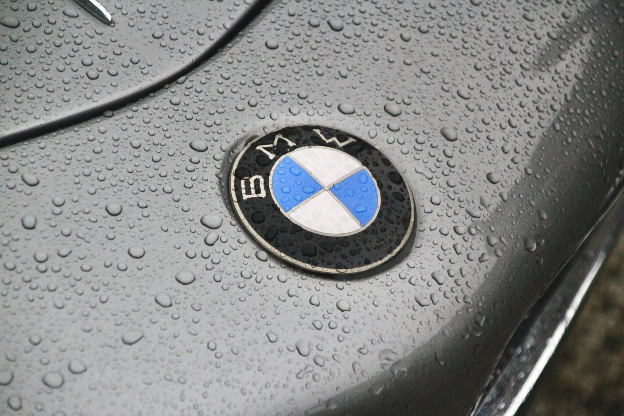 Ні, BMW не стягує 18 доларів на місяць за нагріті місця в США, але це може одного дня