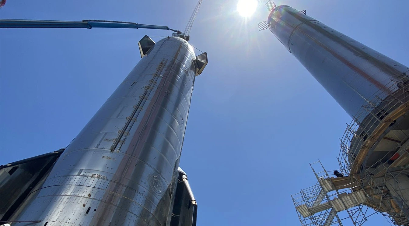 Spacex Stacks Starship і Super Heavy, що робить найвищу ракету світу реальністю