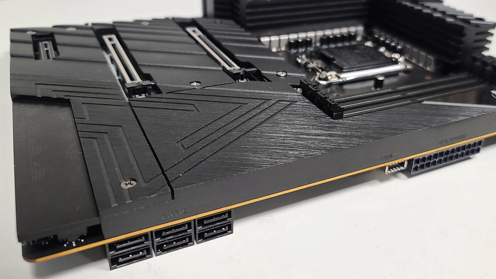 Мать -концепция MSI «Project Zero» не имеет видимых разъемов