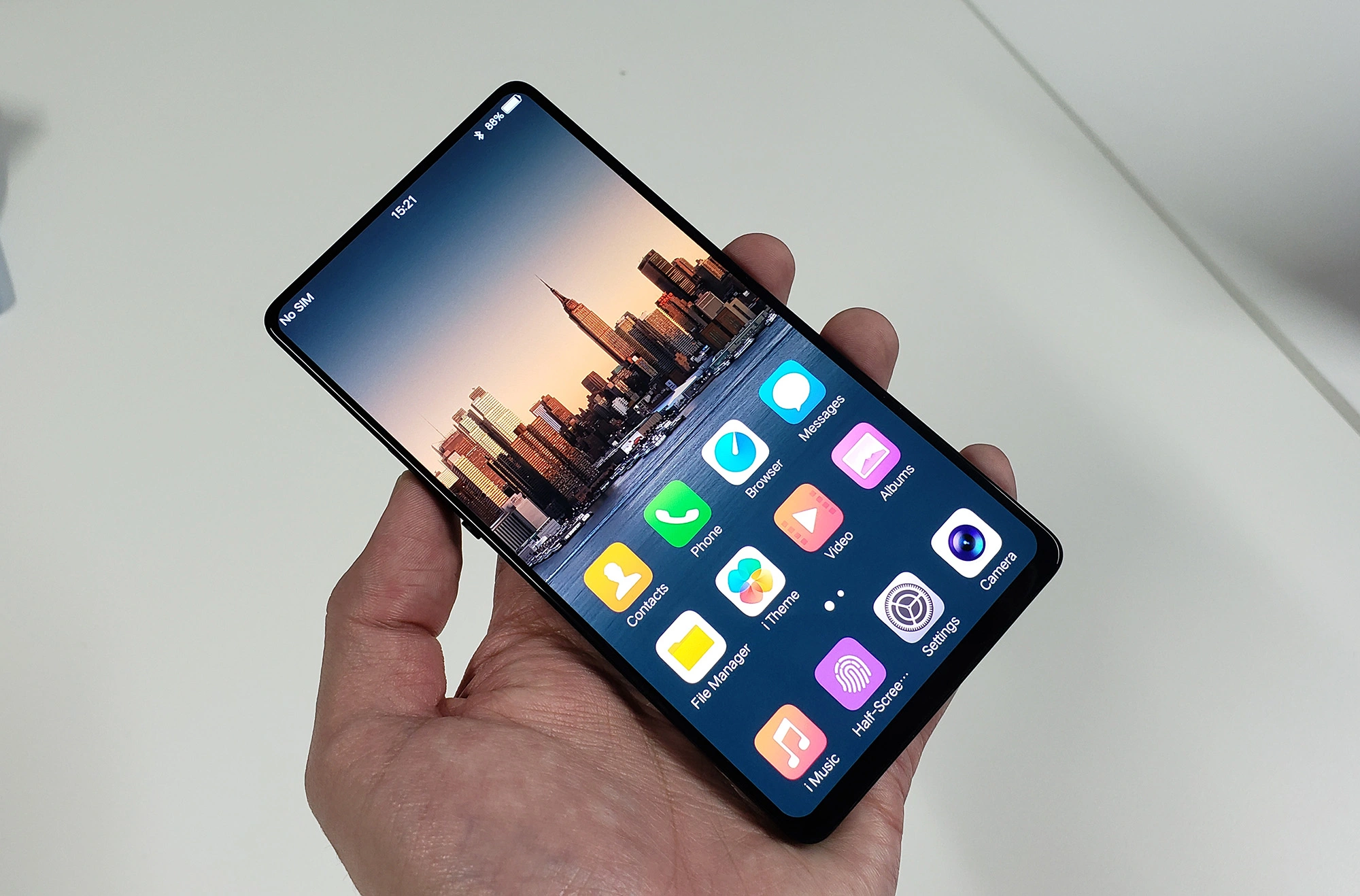 Копіювання iPhone X Нотч на Android - це лінивий і дурний