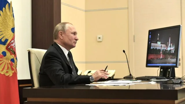 Президент Росії Володимир Путін має на своєму робочому столі Windows XP