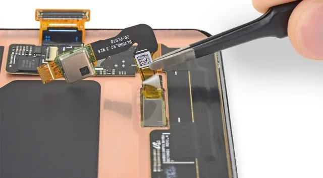 Ультразвуковий датчик, який живе під екраном OLED.