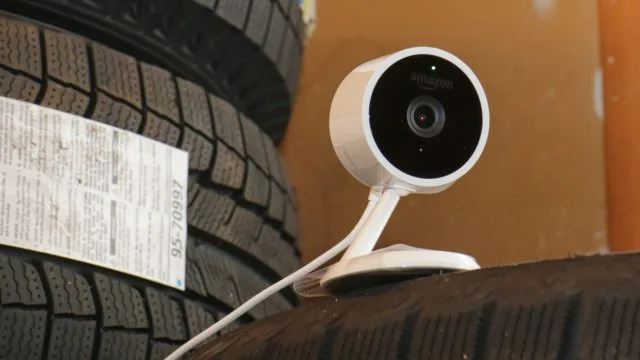 Щоб переконатися, що ваш пакет надійно доставлений, у вас є один вибір: Amazon Cloud Cam, 120 доларів.