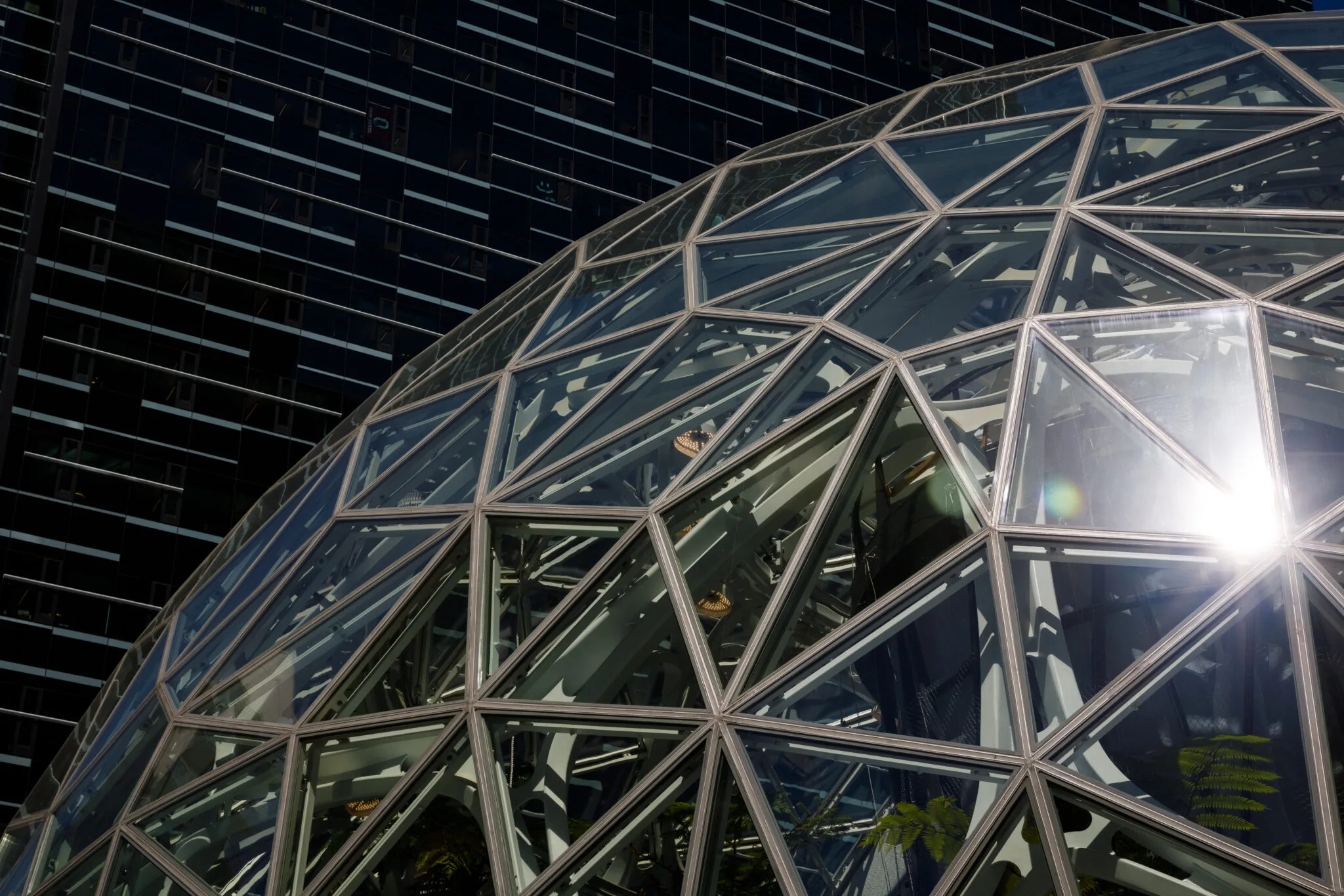 Amazon подає до суду на тисячі адміністраторів групи Facebook за підроблені відгуки