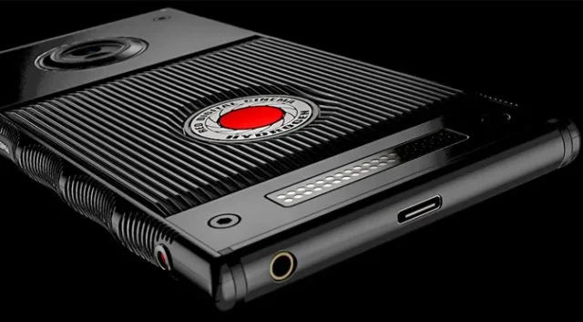 The Red Hydrogen One Fails to Ignite Reviewer Passions