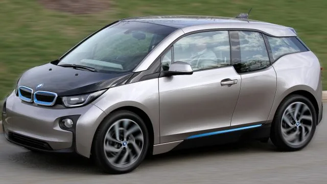 BMW i3 орендує протягом 3-9 місяців за $ 525- $ 625 на місяць через Позику.