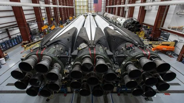 SpaceX планирует первый коммерческий запуск Falcon сегодня вечером