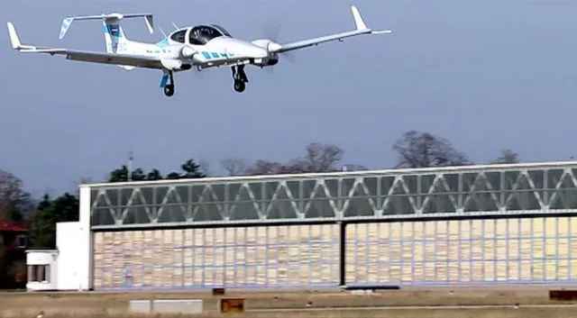 Scientists Create Airplane That Can Land Itself on Any Runway