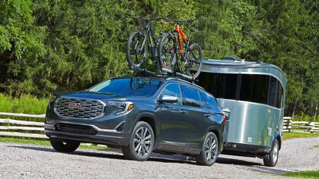 The GMC Terrain tows a 3,500-pound trailer if you order the 2.0-liter turbo-four engine. The optional 1.6-liter diesel (and 1.5-liter gas engine) top out at 1,500 pounds.