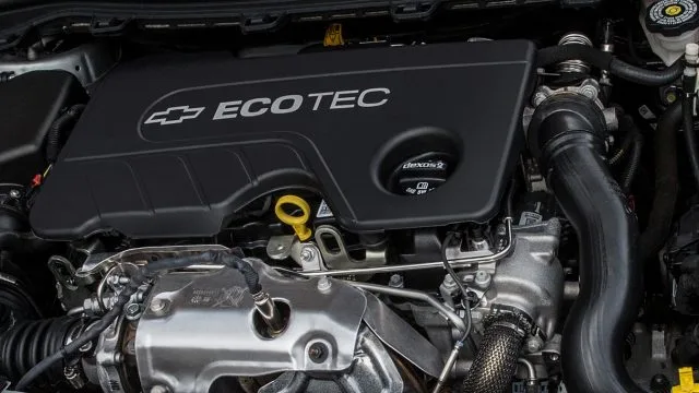 Четырехцилиндровый 1,6-литровый дизельный двигатель GM выпускает всего 137 л.с., но крутящий момент в 240 фунт-фут дает ему много мощности запуска. Это также на GMC Terrain и Chevy Cruze.