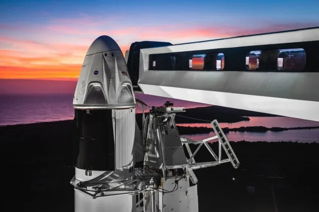 Capsule дракона екіпажу SpaceX знищені вибухом під час випробування на землі