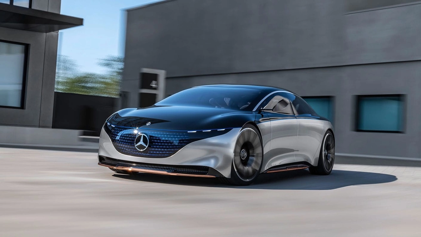 Mercedes-Benz представляет 56-дюймовую «Hyperscreen» панель приборов