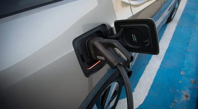 BMW, Porsche Demo Super-Fast Electric Car Charger