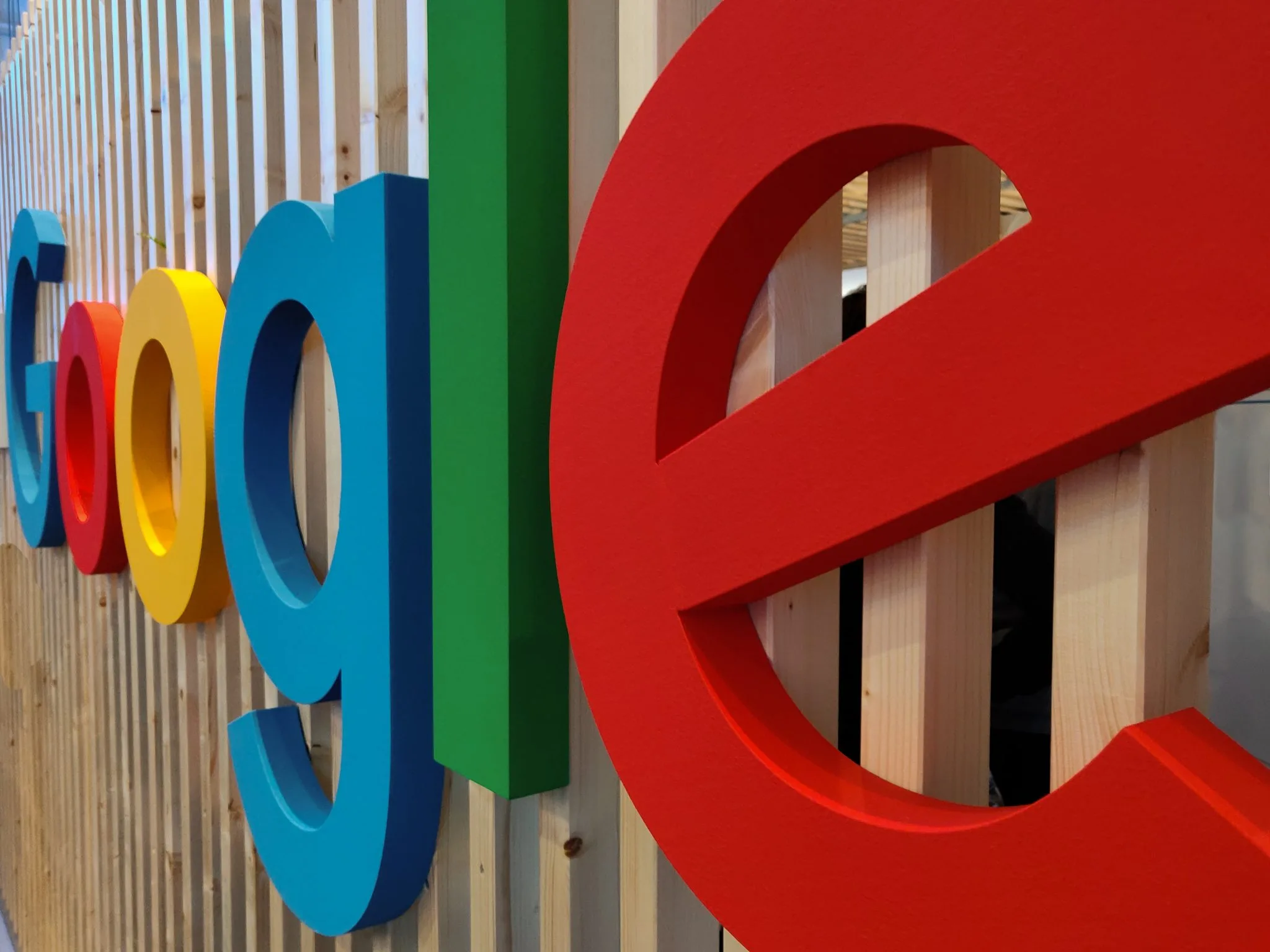 Google подрядчики обвиняют рекрутинговую компанию в системной краже заработной платы