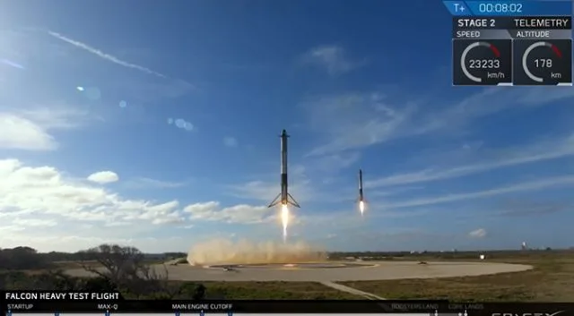 SpaceX успешно запускает Falcon Heavy Rocket, отправляет автомобиль в космос [Update]