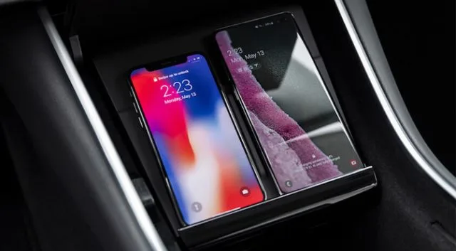 Tesla випускає офіційний бездротовий телефонний зарядний пристрій для моделі 3