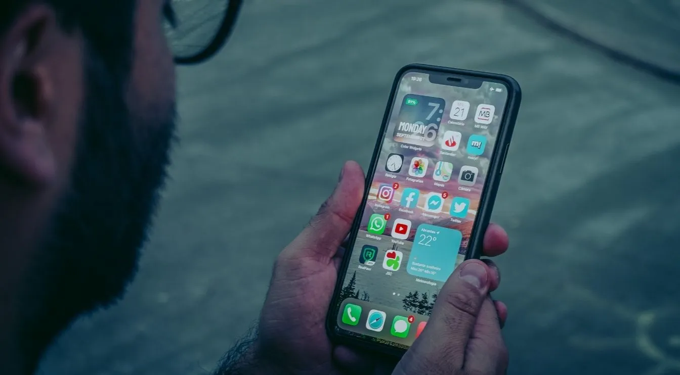 Apple Backs Off Punishing Those Who Repair Their Own iPhone Screens