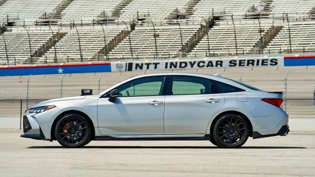 Пекло замерзне: The Toyota Racing Development (TRD) Avalon. Тримайтеся за свої зубні протези.