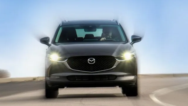 «Джинба Иттай», или лошадь и всадник как один, - это философия Mazda. CX-30 был фантастическим на проселочных дорогах за пределами Палм-Спрингс, супер-тихий на скучных автомагистралях, окружающих Сан-Диего.
