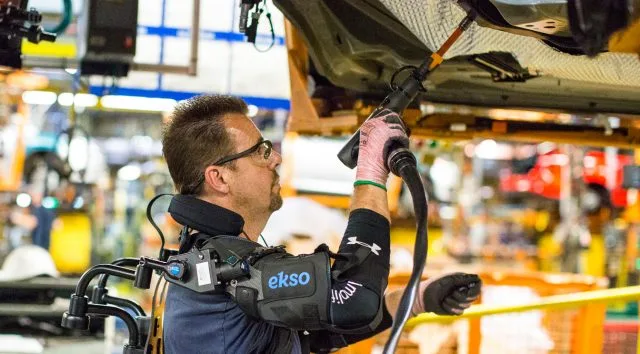 Фабричный корпус Exoskeleton на заводе Ford: «Сила без боли»