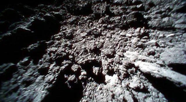 Hayabusa отправляет фотографии и видео с поверхности астероида Ryugu