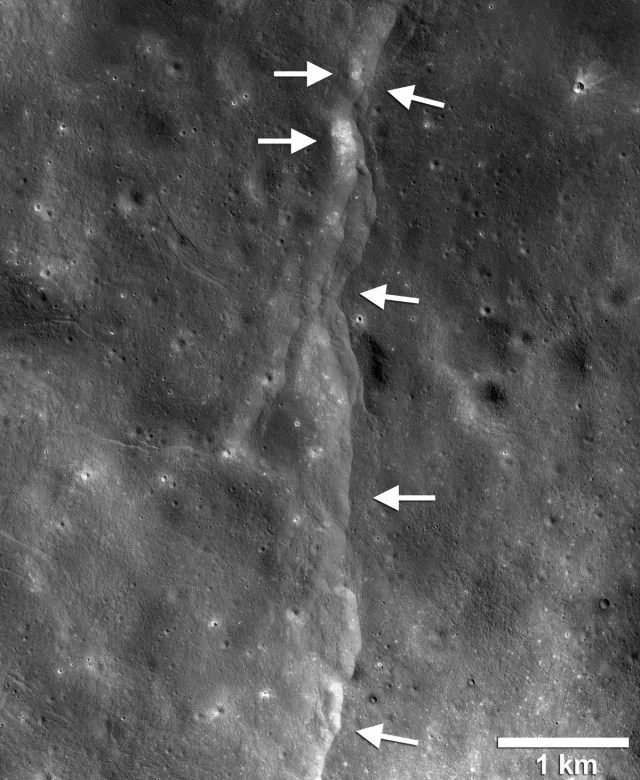 Несправність, виявлена орбітальним розвідником Місяця (LRO). Кредити: NASA / GSFC / Університет штату Арізона / Смітсоніан