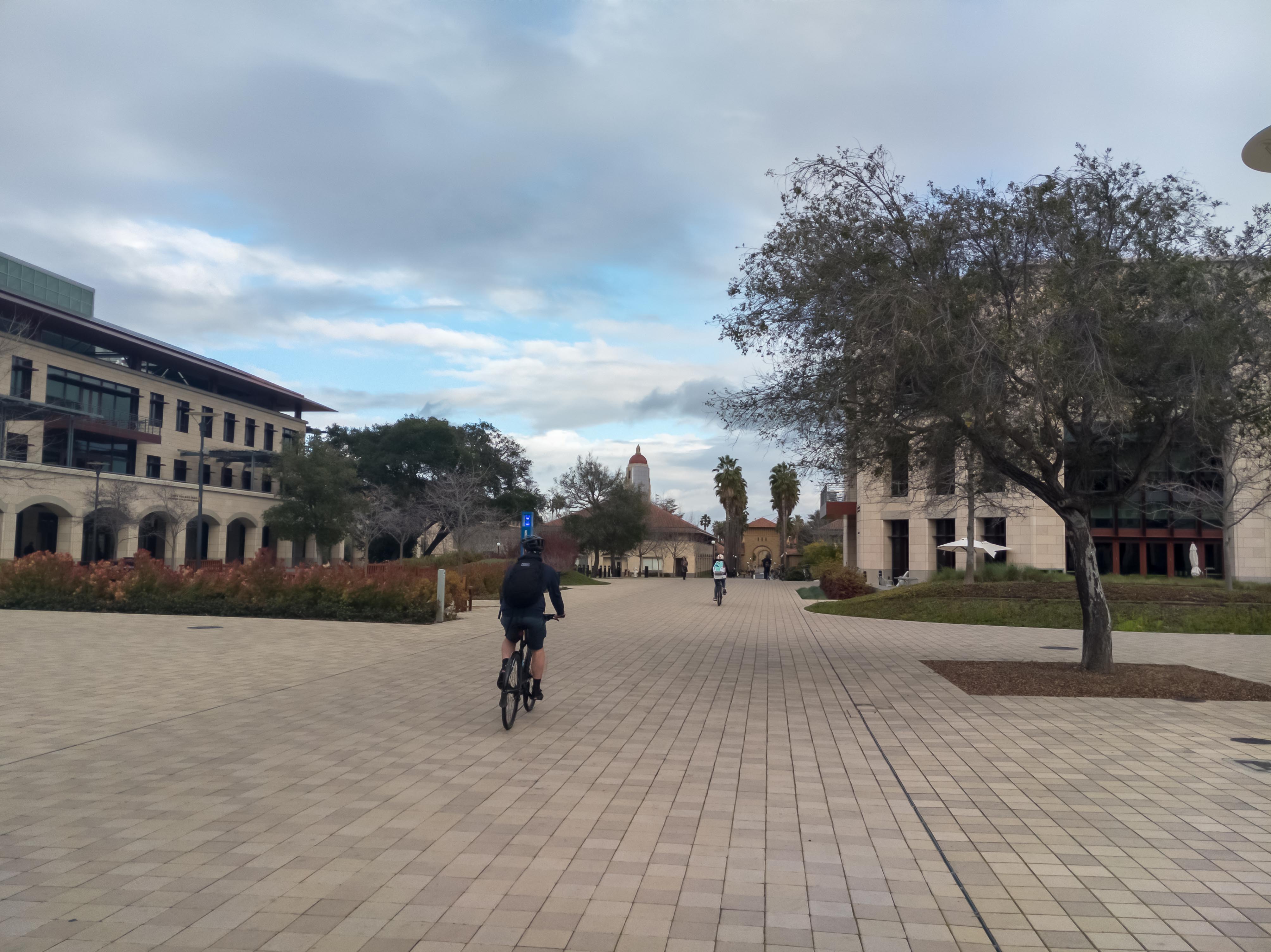 While doing an excellent job of rendering the high-dynamic-range scene, this Adobe RAW HDR shows ghosting in the cyclist’s leg despite a nominal shutter speed of 1/1800s.