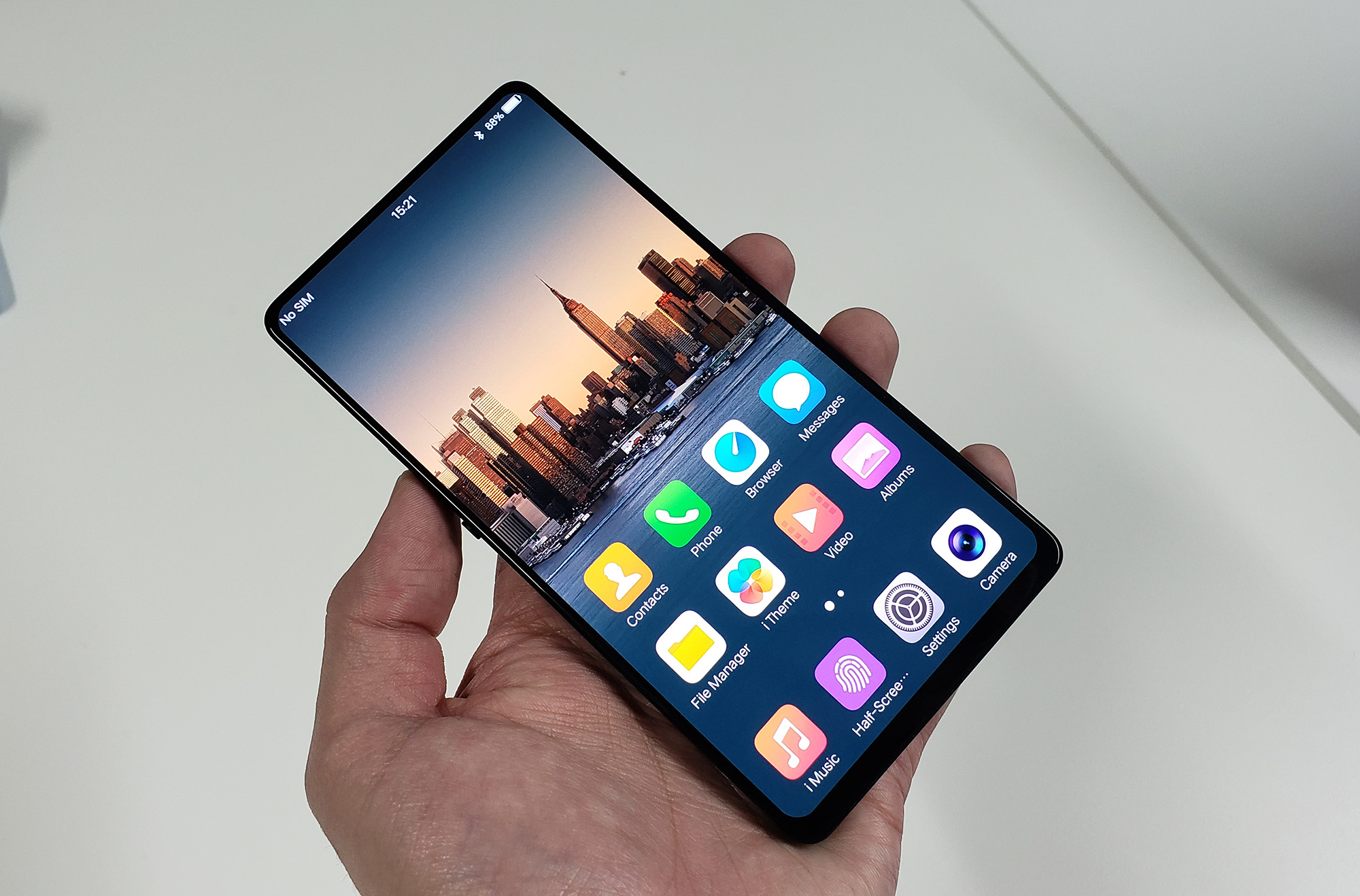 Copying the iPhone X Notch on Android Is Lazy and Stupid