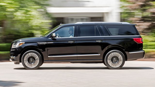 Повністю новий 2018 Lincoln Navigator, що минув минулого року, був Північноамериканським вантажним автомобілем року. У 2017 році було продано 10523 одиниці, приблизно таке ж, як у попередньому році.