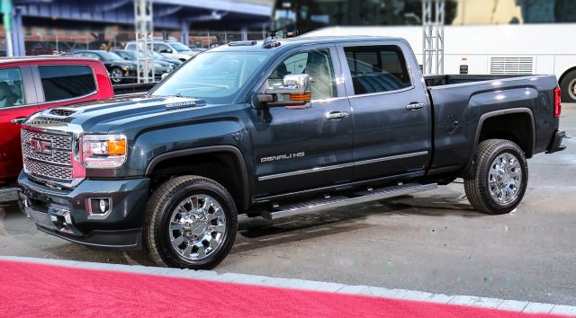 2019 GMC Sierra: Carbon Fiber, Shape-Shifting Tailgate, Off-Road Package