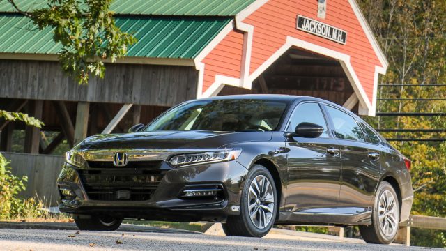 Honda Accord є найкращим седаном середнього розміру. Її винагорода: 7% падіння продажів в минулому році.