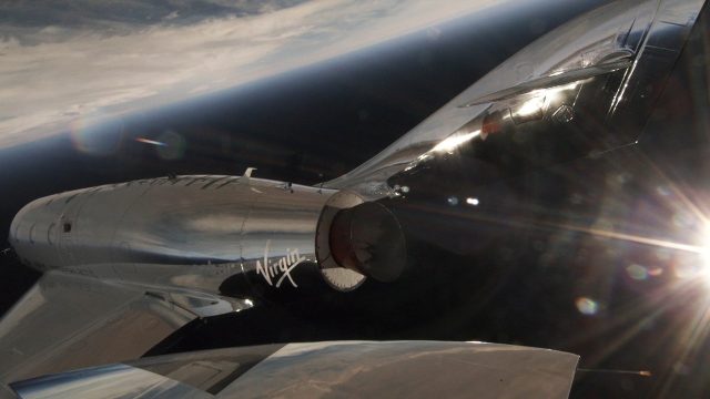 Virgin Galactic завершает первый тест на ракетный двигатель в полете