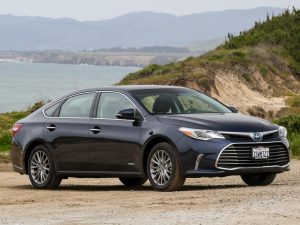 Предыдущее поколение Toyota Avalon Hybrid: хороший автомобиль для своего времени.