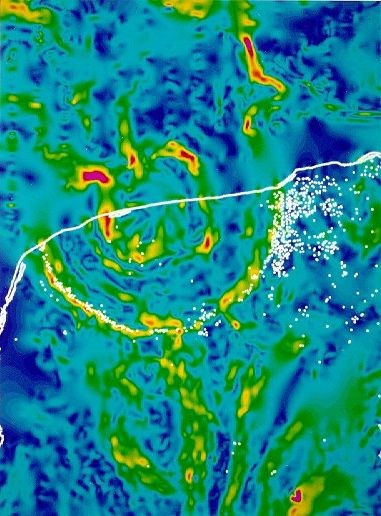 Аномалія Chicxulub. Біла лінія - це сучасна берегова лінія. Чітко видно деградоване кільце кратера.