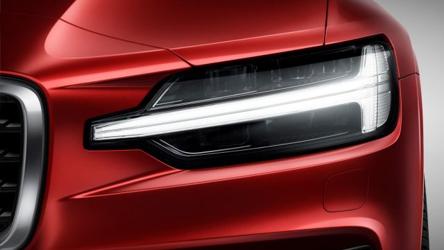 Volvo називає Т-подібні вогні "Thor's Hammer" ...