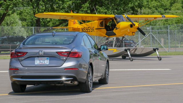 2019 Insight выглядит нормальным автомобилем (например, Civic, только другим). Honda считает, что покупатели ищут простой автомобиль, который просто гибрид.