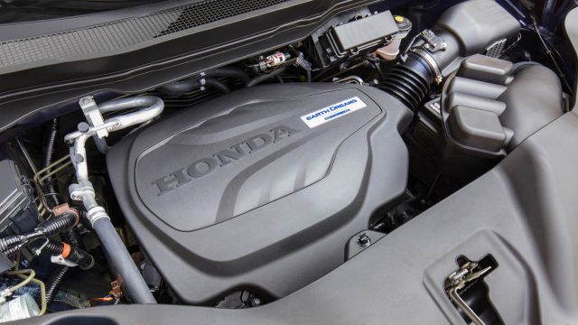 Honda's поважний V6 cranks з 280 hp mated до шести- або дев'яти-швидкості автоматичної. Очікуйте прискорення 0-60 миль / год на 7-8 секунд.