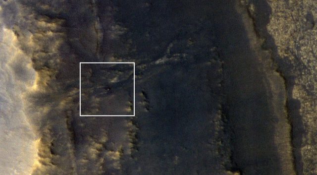 Возможность, как видно на орбитальном аппарате Mars Reconnaissance Orbiter (MRO).