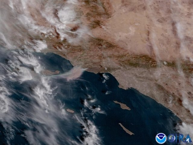 GOES-17 контролирует Woolsey Fire в Южной Калифорнии.