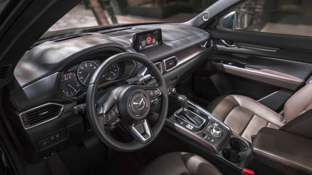 Кабіна випуску підписів Mazda CX-5 2019 року.