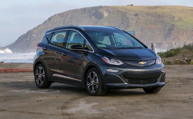 Chevrolet Bolt EV, поточний mainstay GM електрифікації зусилля. Іронічно, Chevrolet Volt плагін, який припиняється, припадає на стільки продажів, як Bolt EV, 15,000-16,000 кожен минулий рік.